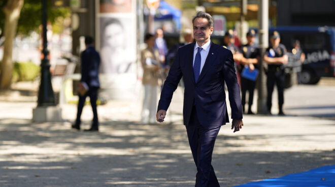 μητσοτάκης-από-τη-γρανάδα-δεν-είμαστε-562656193