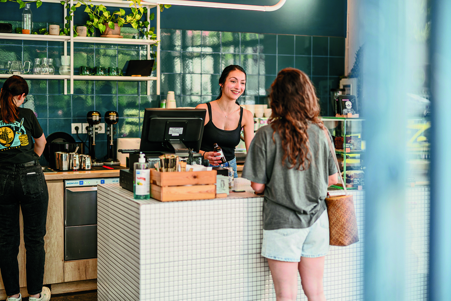 Στην Καισαριανή οι άνθρωποι λένε ακόμα «καλημέρα» απ’ το παράθυρο-12