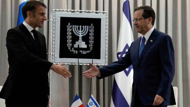 μακρόν-στο-ισραήλ-είμαστε-εδώ-στο-πλευ-562689601