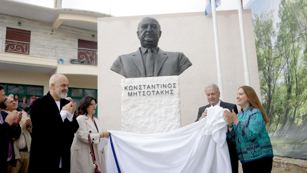 Πραγματοποιήθηκαν τα αποκαλυπτήρια προτομής του Κων. Μητσοτάκη στη Δερβιτσάνη-1