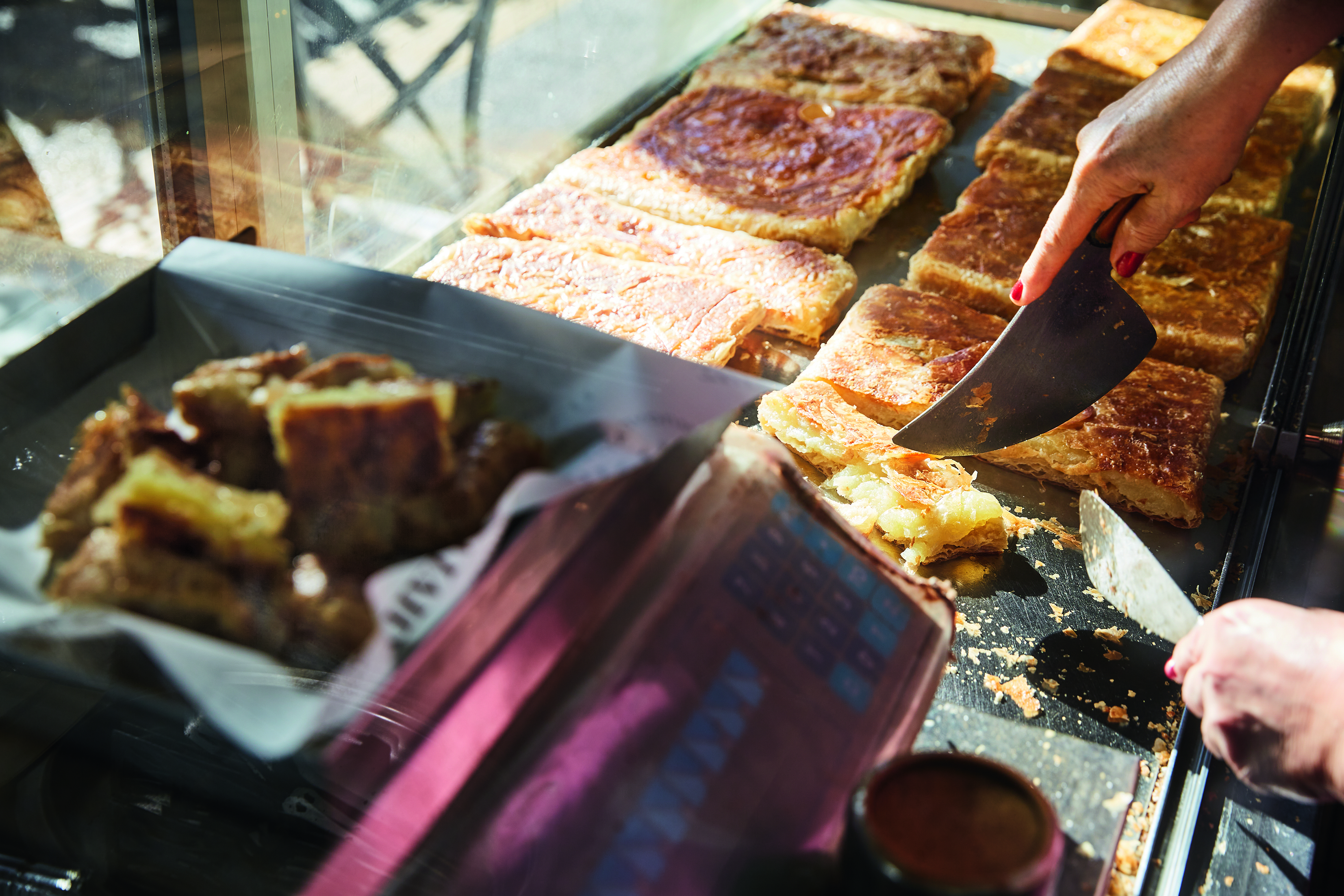 Στη Νίκαια για πολίτικη μπουγάτσα, καβουράκια και άπαιχτα τυλιχτά-8