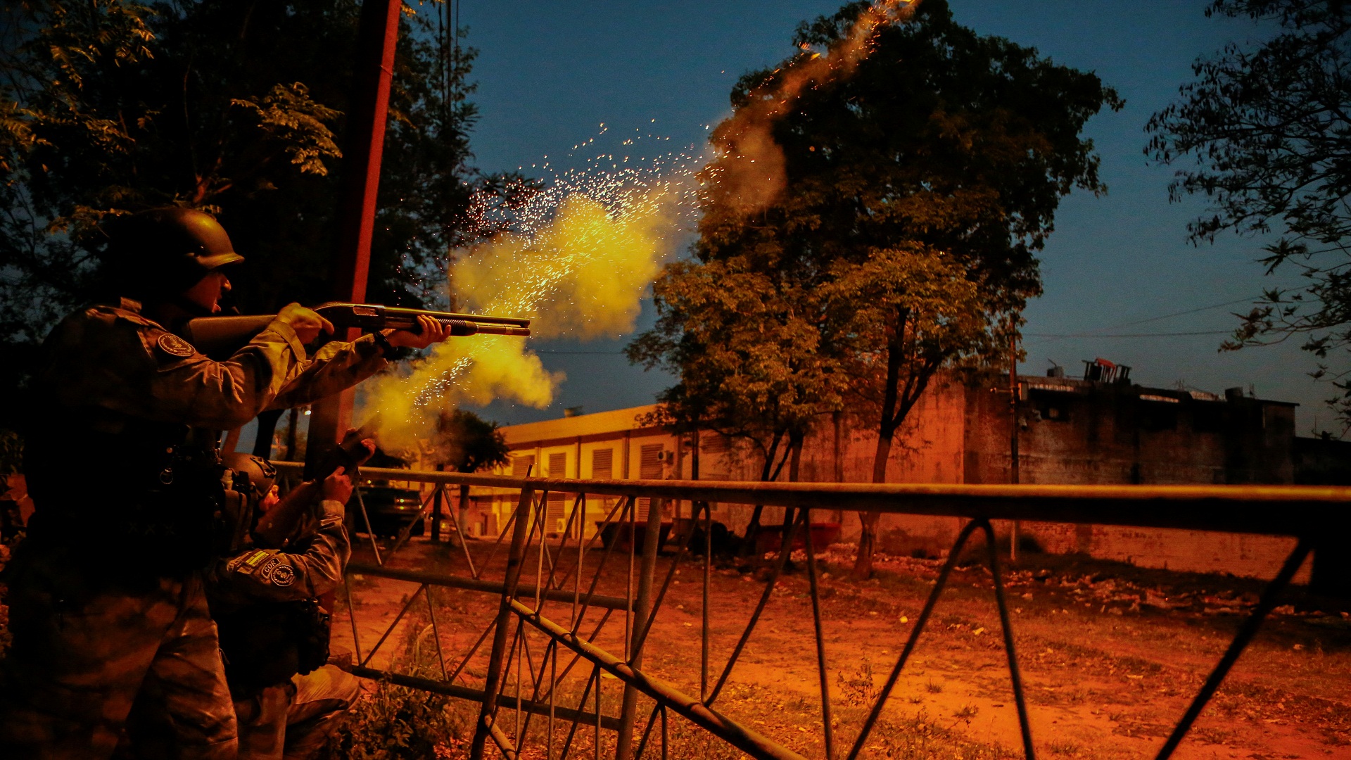 Παραγουάη: Εμπρησμός και ομηρία δεσμοφυλάκων στη μεγαλύτερη φυλακή της χώρας-1