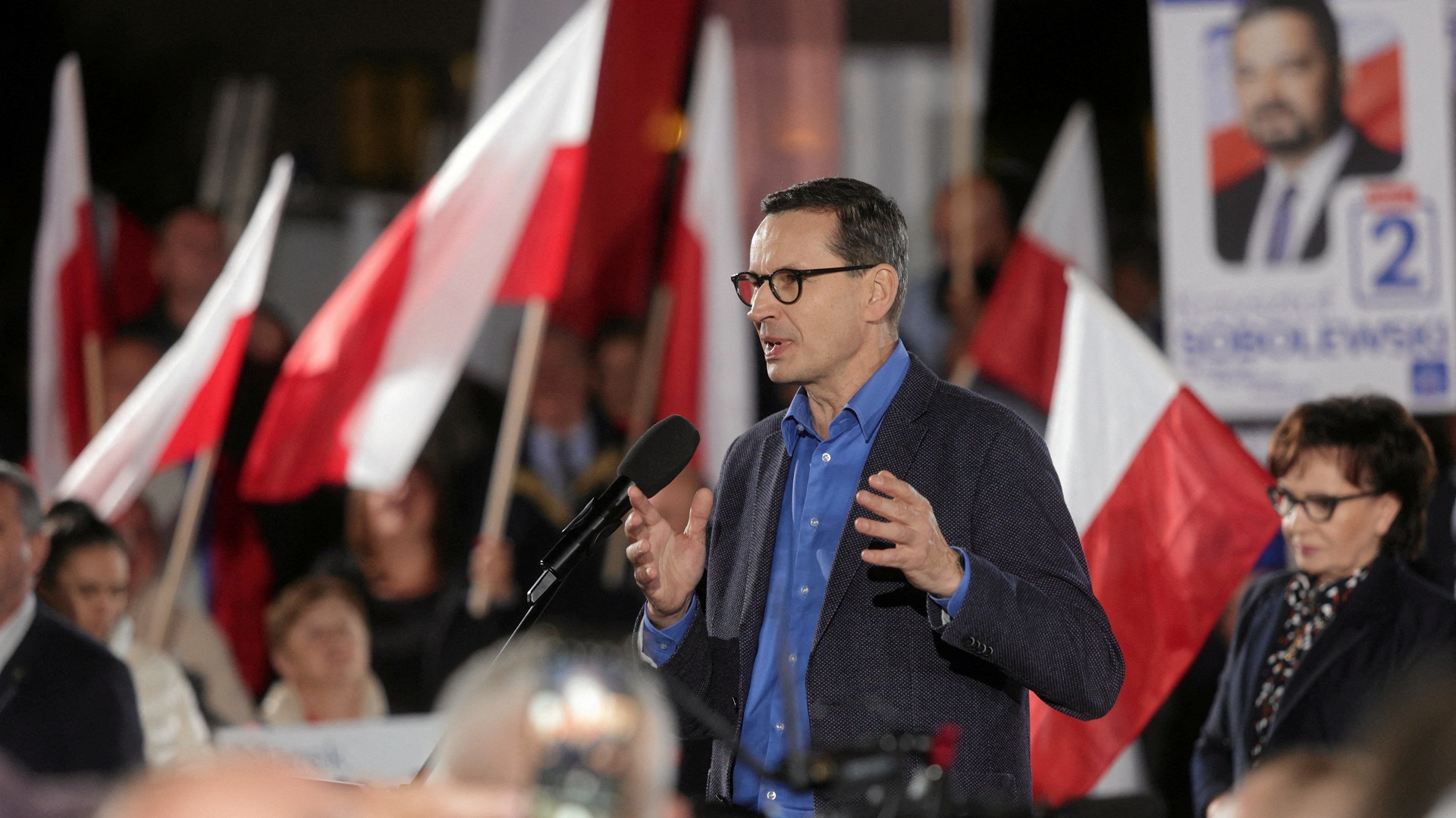 Πολωνία-εκλογές: Στις κάλπες οι ψηφοφόροι, με το κυβερνών κόμμα να έχει μικρό προβάδισμα-1