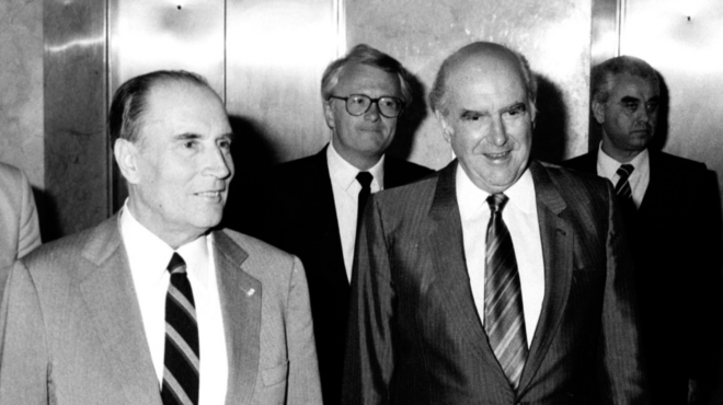 η-εξομολόγηση-παπανδρέου-για-τη-μέση-α-562698577