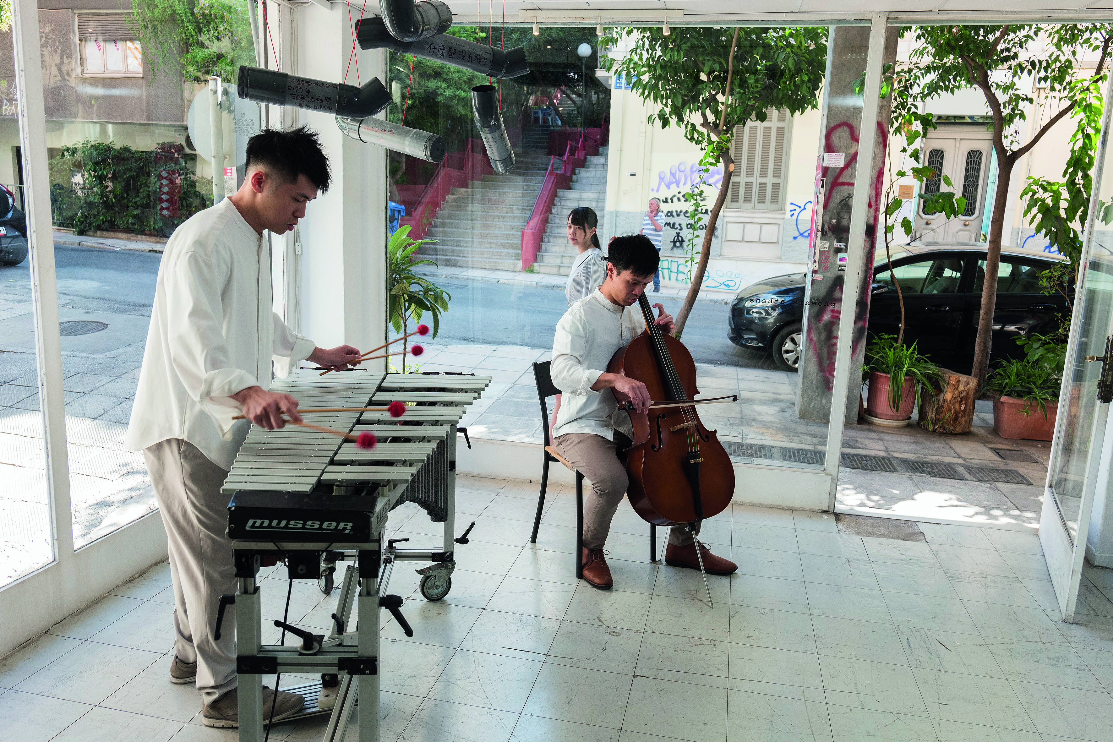 Από το Χονγκ Κoνγκ στα Εξάρχεια-1