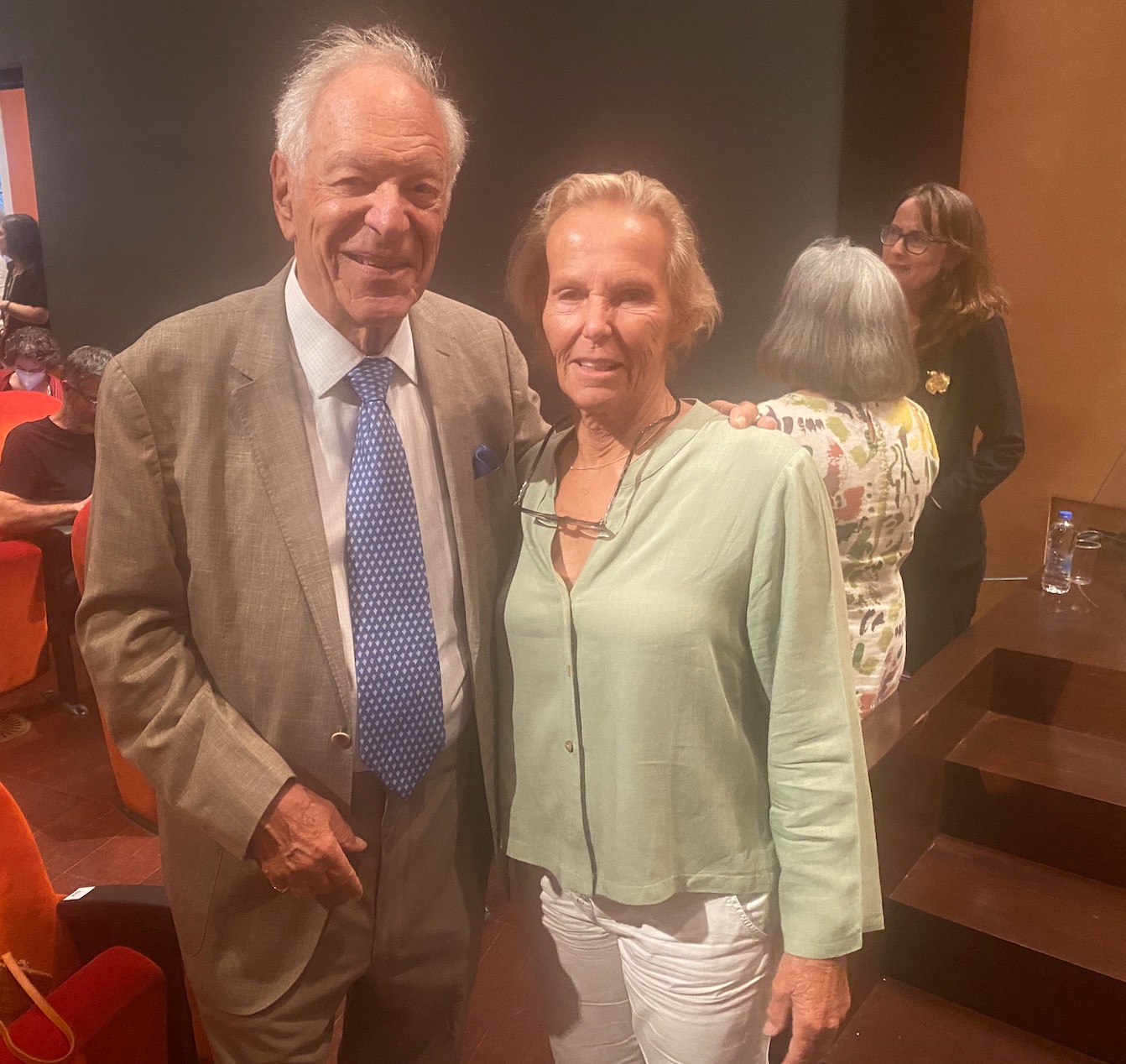 H Αθήνα υποδέχθηκε με ενθουσιασμό τη μεταφράστρια του Ομήρου, Εμιλι Γουίλσον-2