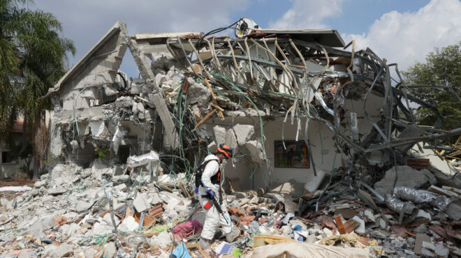 το-κομμουνιστικό-χωριό-και-η-θέα-απένα-562672447