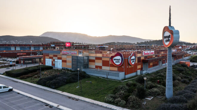 στον-όμιλο-φουρλή-το-εμπορικό-πάρκο-smart-park-562665346