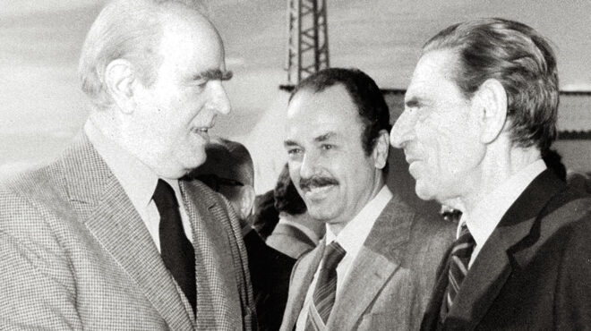 ο-πολιτικός-που-άνοιξε-την-πόρτα-της-εο-562658884