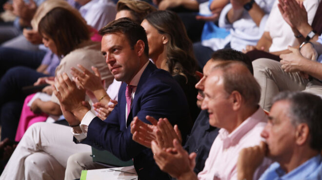 συριζα-οκτώ-ώρες-χωρίς-αναισθητικό-562686007