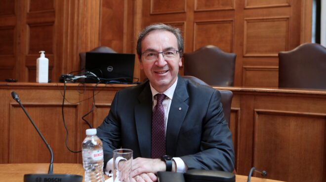 εντός-και-εκτός-ο-νίκος-παπανδρέου-και-562677928