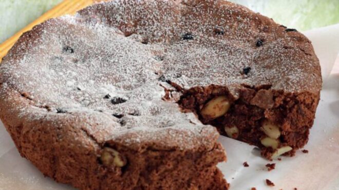 κέικ-με-φρούτα-και-ξηρούς-καρπούς-χωρί-562649812