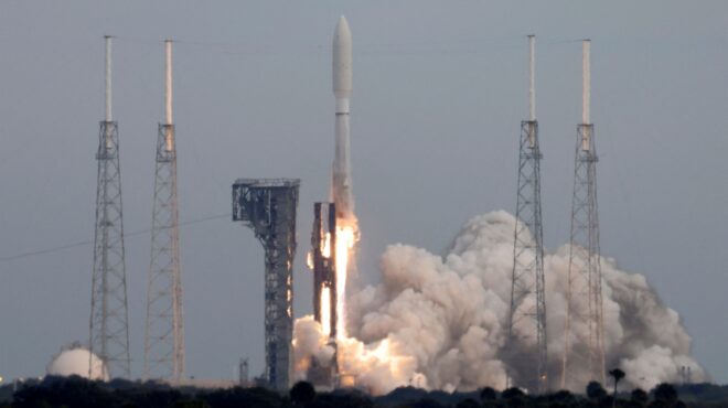 ο-τζεφ-μπέζος-μπαίνει-στη-μάχη-του-δορυ-562663192