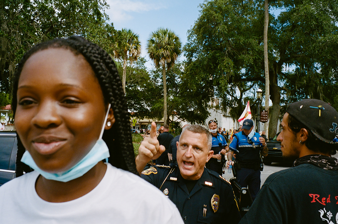Ο λαϊκισμός γυμνός σε «γκρο πλαν»-2