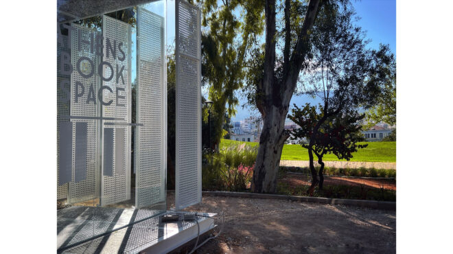 μια-σύγχρονη-και-διάφανη-βιβλιοθήκη-562652422