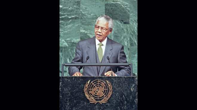 νέλσον-μαντέλα-ηγέτης-σύμβολο-κατά-562689754