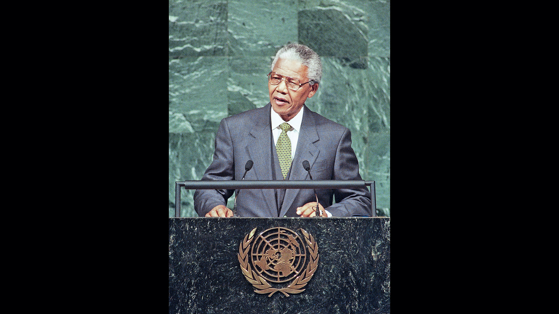 νέλσον-μαντέλα-ηγέτης-σύμβολο-κατά-562689754