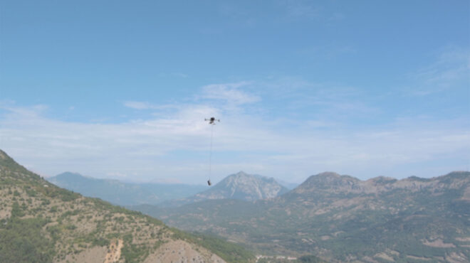 παράδοση-φαρμάκων-και-τροφίμων-με-drone-σε-562652581