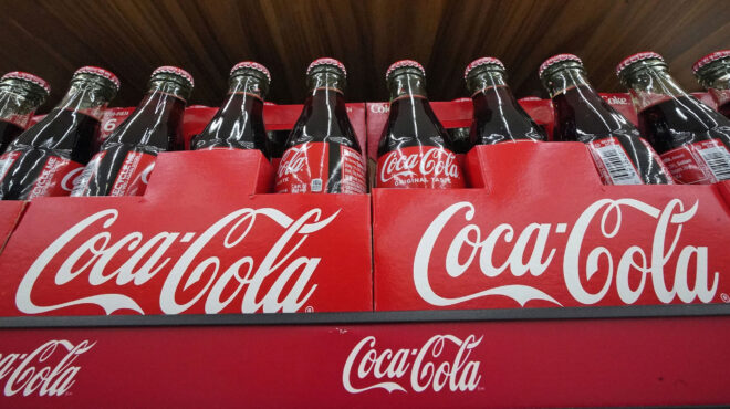 επιμένει-στα-κλασικά-προϊόντα-της-η-coca-cola-562693969