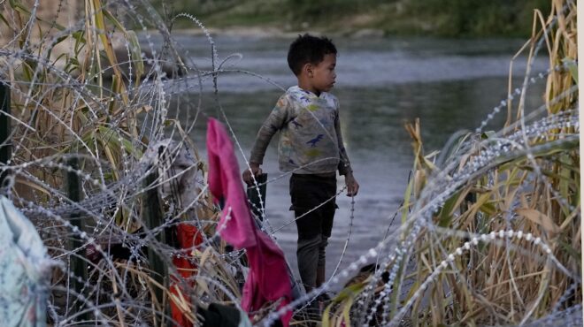 ηπα-πυρά-κατά-μπάιντεν-για-τείχος-στα-σ-562657678