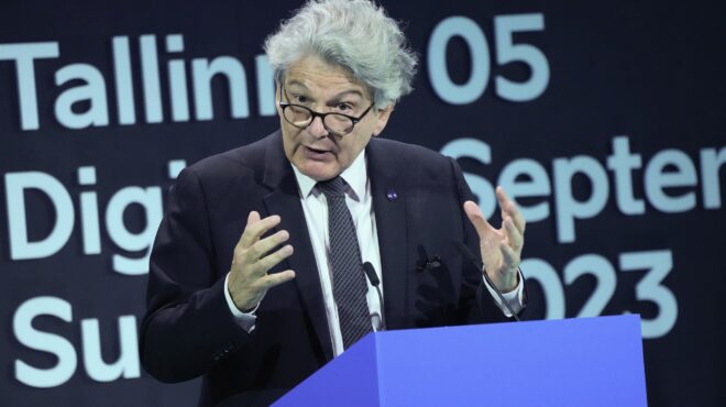 ομπρέλα-στις-ευρωπαϊκές-τεχνολογί-562653796