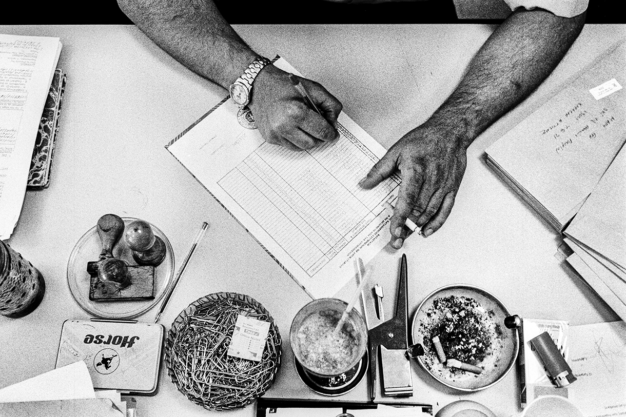 Υπάλληλοι αποκαμωμένοι από την πλήξη-4