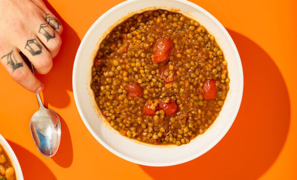 φακές-σούπα-με-σέλερι-στη-χύτρα-562677592