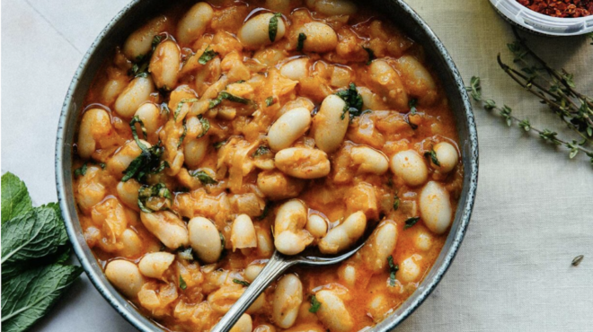 φασολάδα-με-πάπρικα-λεμόνι-και-τηγανη-562681972