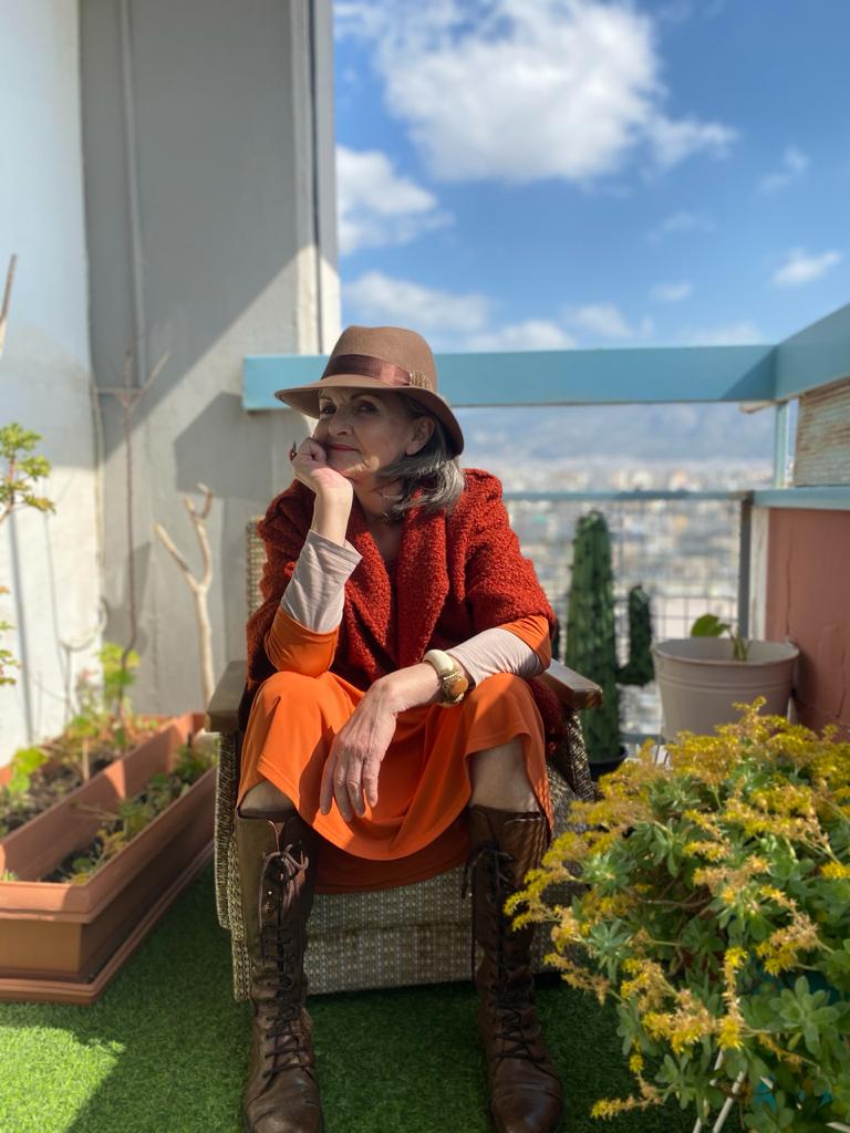 Γυναικείες εξομολογήσεις στα μπαλκόνια της πόλης-2