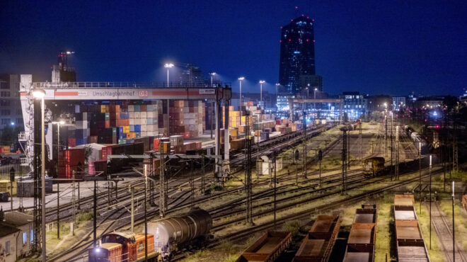 δεν-αποφεύγει-την-ύφεση-η-γερμανική-οι-562676512