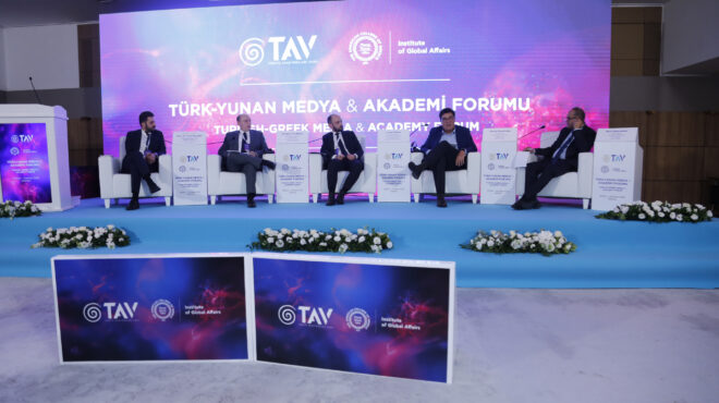 δημοσιογραφικό-και-ακαδημαϊκό-ελλην-562681897