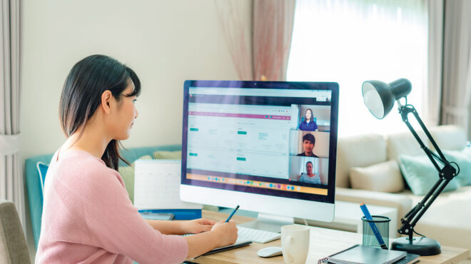 εκατοντάδες-ψηφιακοί-νομάδες-κατασ-562687690