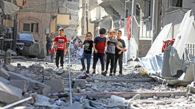 ξανά-πρόσφυγες-στην-πατρίδα-τους-562697305