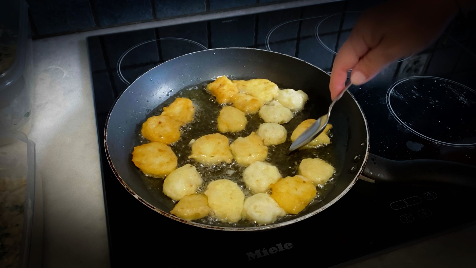 «Μαμά, εφάρμοσε το προικοσύμφωνο» – Επτά συνταγές μπακαλιάρου, το αντάμωμα τεσσάρων γενεών-3