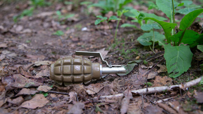 χειροβομβίδες-σε-μονοπάτι-της-πάρνηθ-562684120