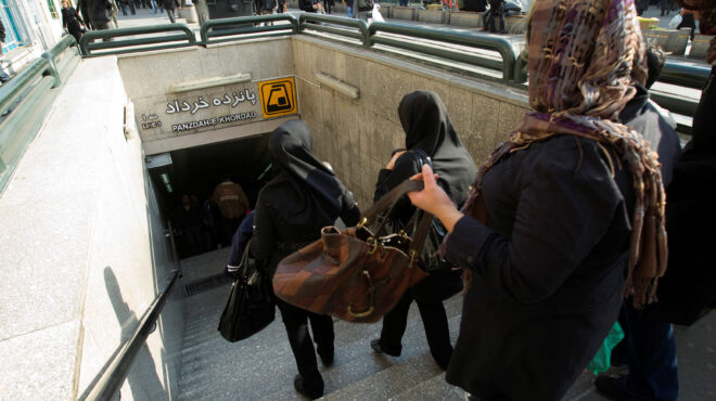 ιρανή-έφηβη-σε-κρίσιμη-κατάσταση-έπει-562652722