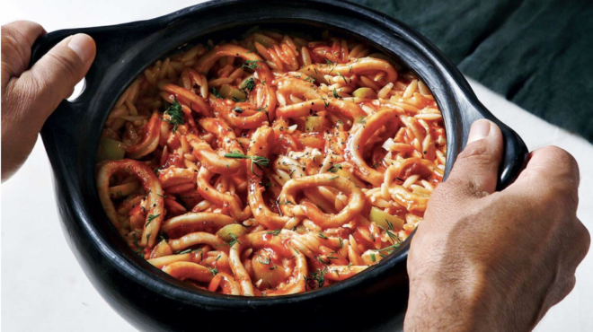 καλαμάρια-γιουβέτσι-στην-κατσαρόλα-562679449