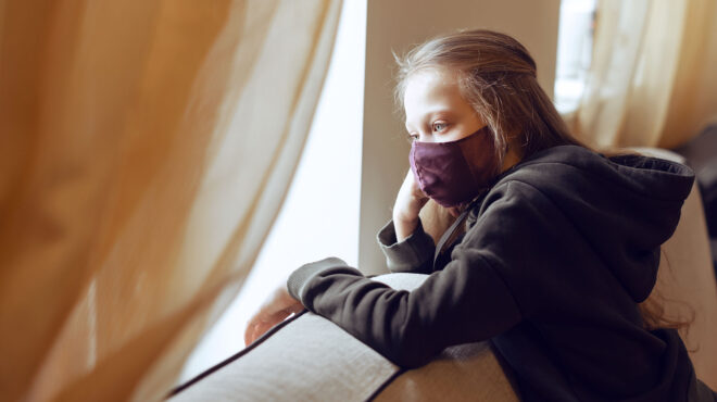 covid-19-πιο-ευάλωτα-τα-έφηβα-κορίτσια-στις-σ-562670170