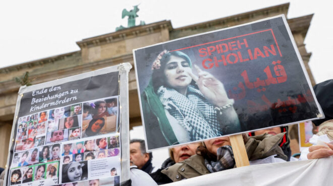 μαχσά-αμινί-τιμήθηκε-μετά-θάνατον-με-τ-562681591