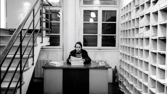 υπάλληλοι-αποκαμωμένοι-από-την-πλήξη-562698403