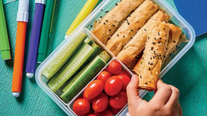 35-υγιεινά-σνακ-για-το-σχολείο-και-το-γρα-562674475