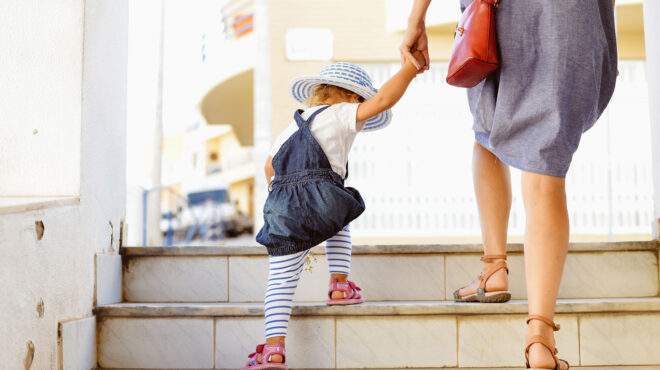 ο-δήμος-αθηναίων-ψάχνει-νταντάδες-τη-562692424