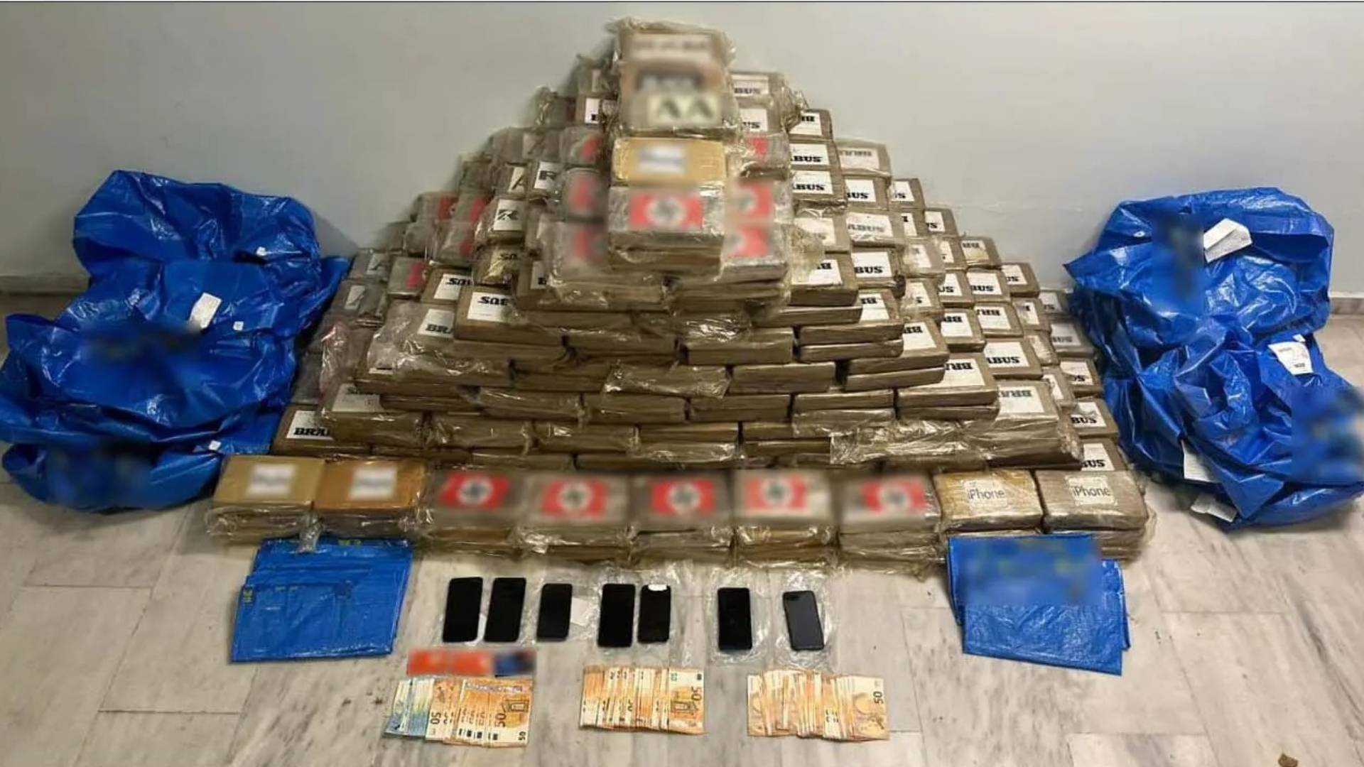 Θεσσαλονίκη: Στην ανακρίτρια οι κατηγορούμενοι για την ποσότητα «μαμούθ» κοκαΐνης – Οι συλλήψεις και η… σβάστικα-1