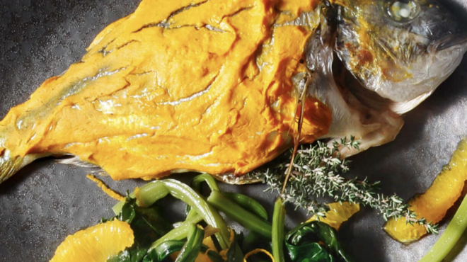 τσιπούρες-στον-φούρνο-με-κρούστα-καρό-562690171