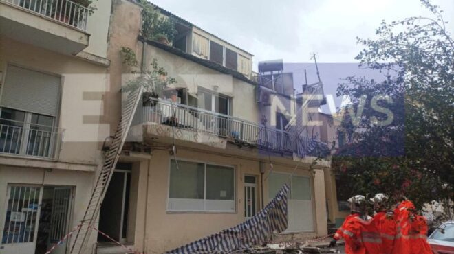 πάτρα-μπαλκόνι-έπεσε-πάνω-σε-αυτοκίνη-562753756