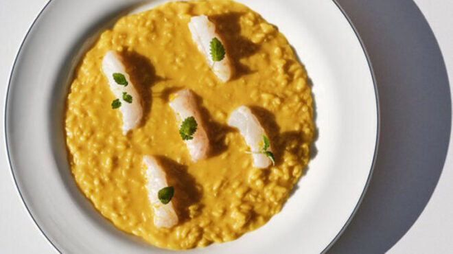 ριζότο-στη-χύτρα-με-σαφράν-και-καραβίδ-562720795