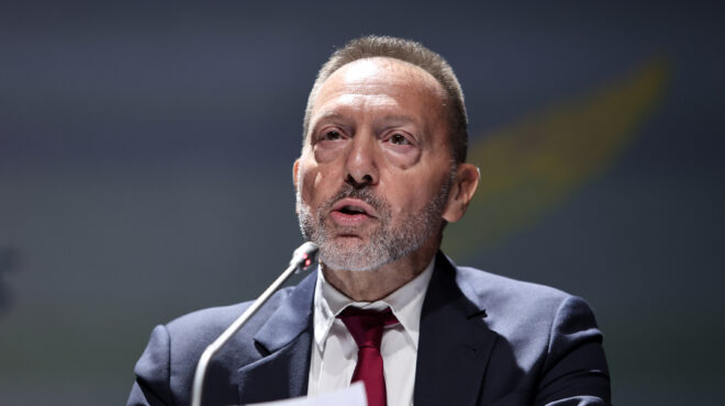 στουρνάρας-να-επανεξεταστούν-όλες-οι-562714324