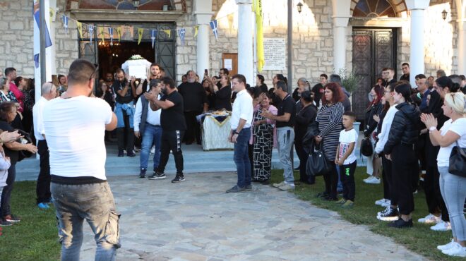 δεν-έπρεπε-να-τον-τραβήξει-έξω-562731142