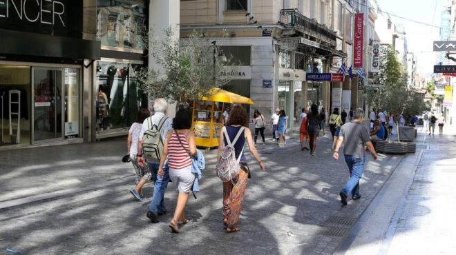 χαμηλό-το-εισόδημα-στην-ελλάδα-λόγω-κρ-562710658