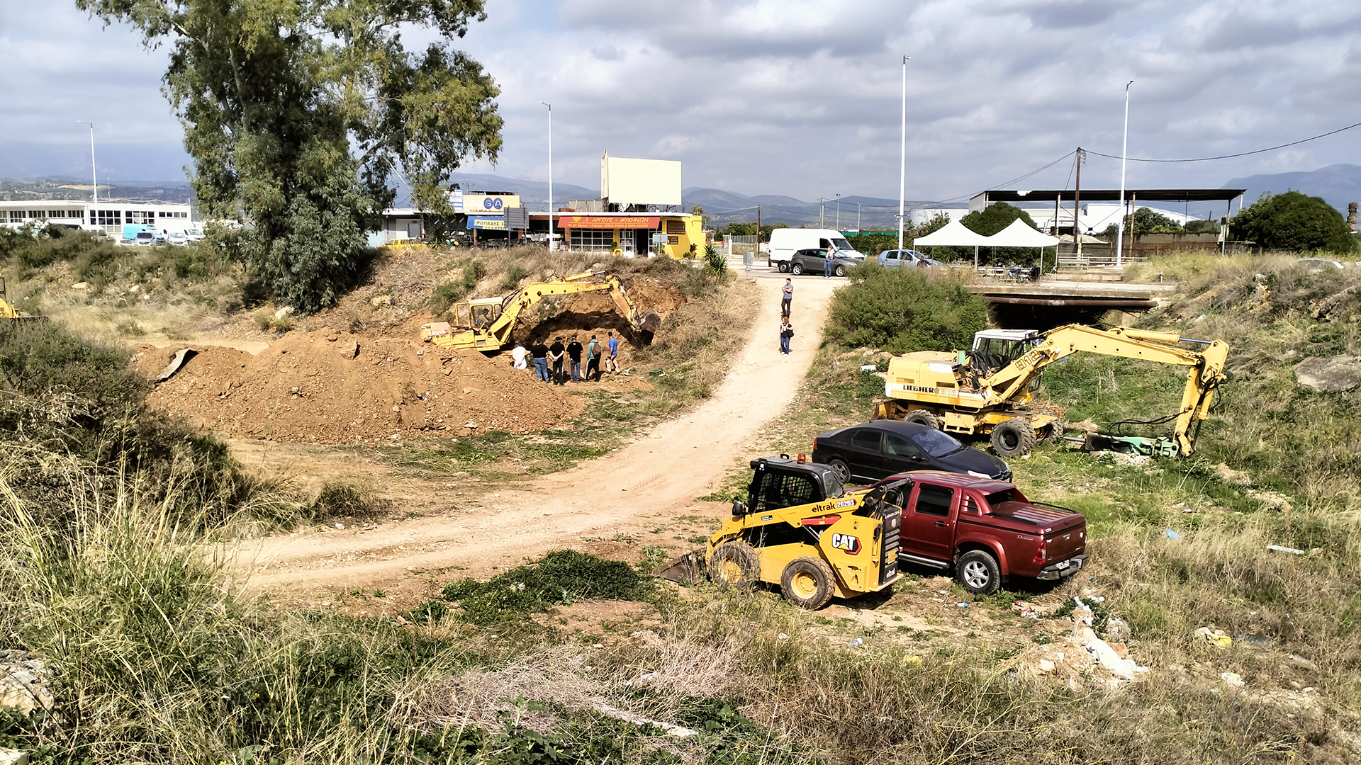 Οι «Ιντιάνα Τζόουνς» που σκάβουν την Ελλάδα για να βρουν χρυσές λίρες-1